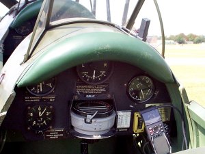 DeHavilland DH82B, control panel